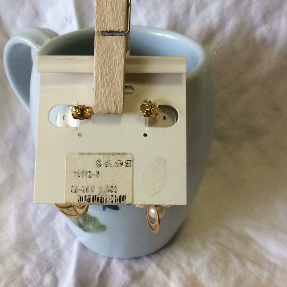 Free add on deadstock from Claire’s earrings - Picture 2 of 2